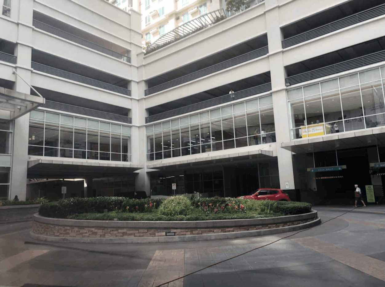 Roundabout toward Tower 4